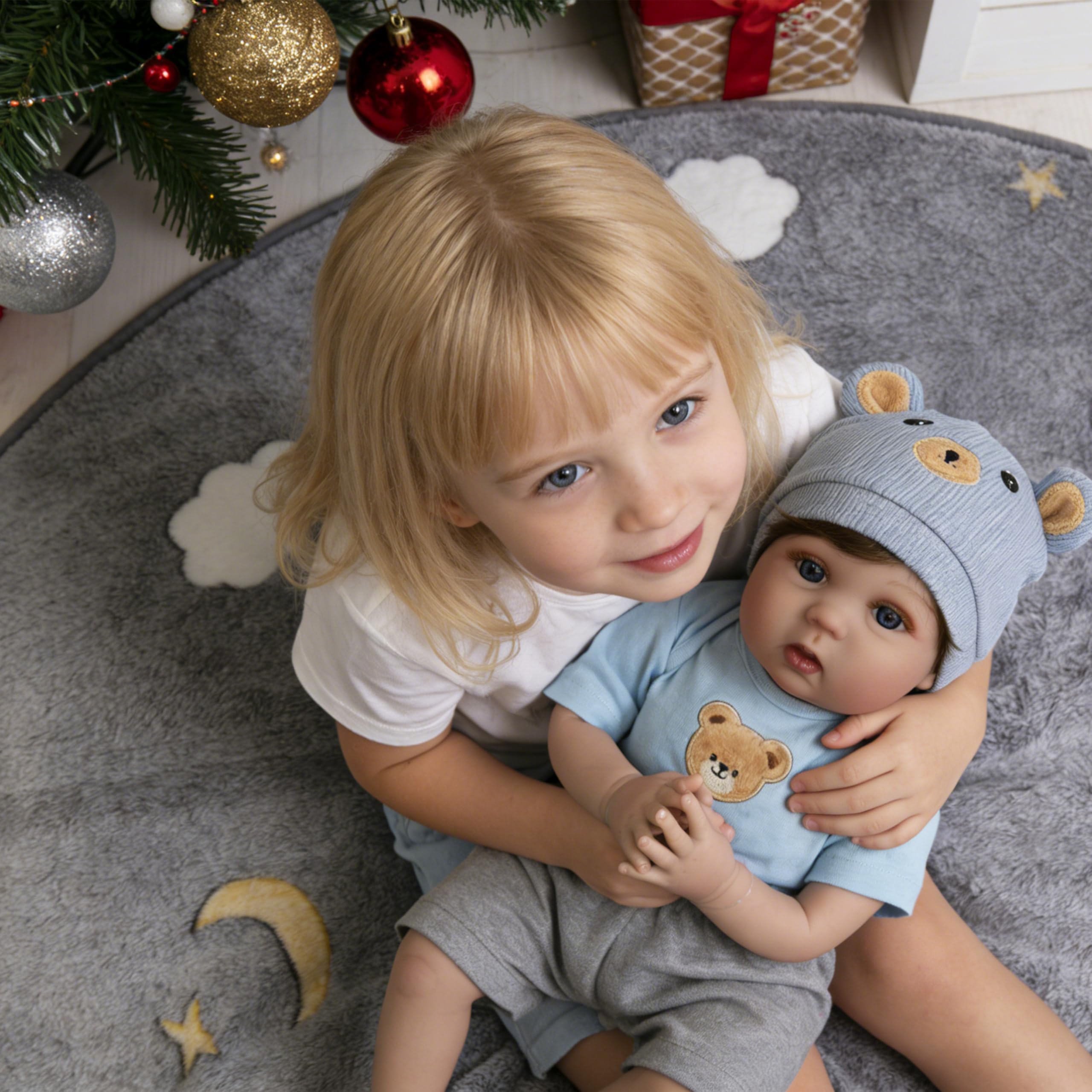 EKOKIZ Reborn Dan face detail highlights realistic features for imaginative nurturing play.