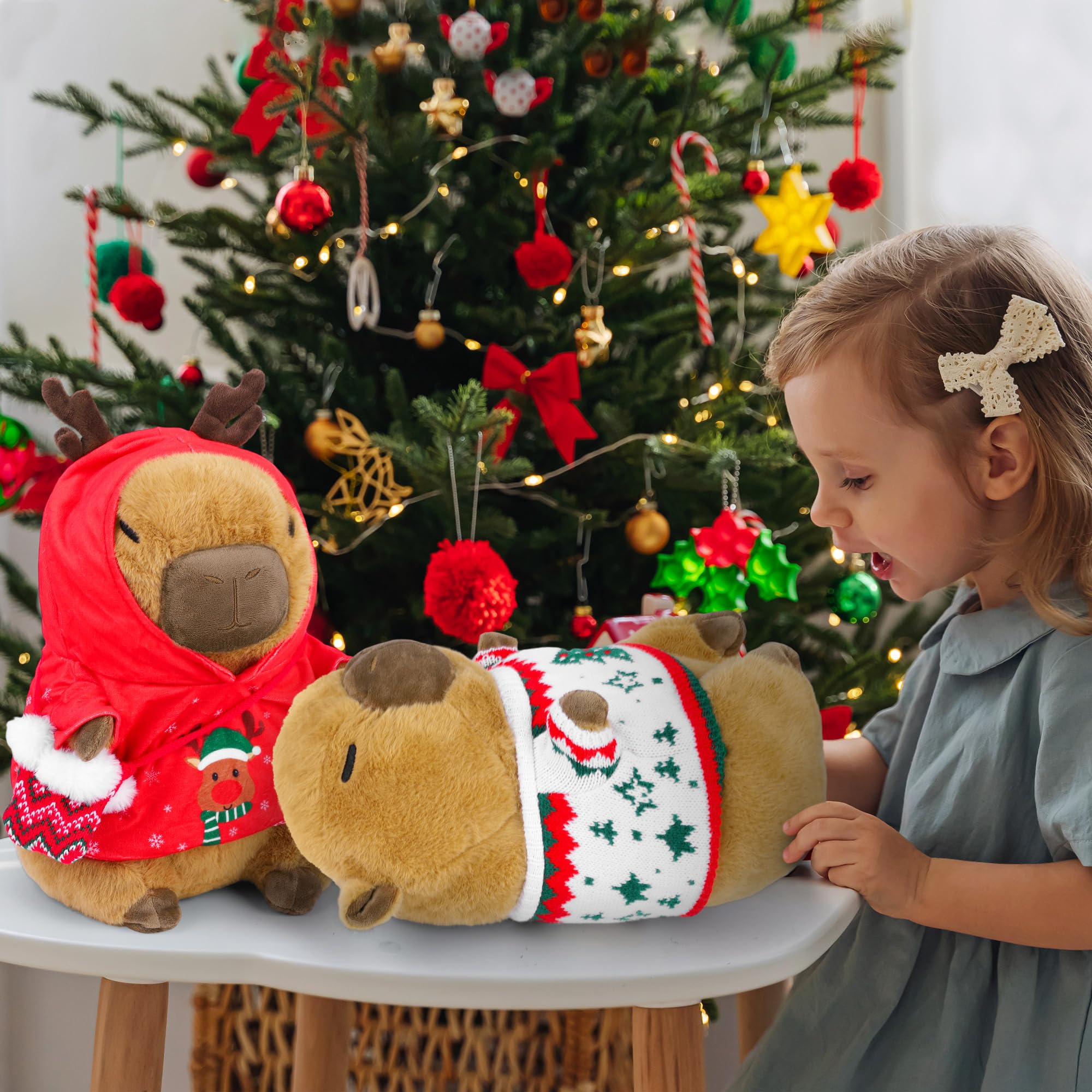 Elcoho capybara scarves provide cozy flair for festive outfits.