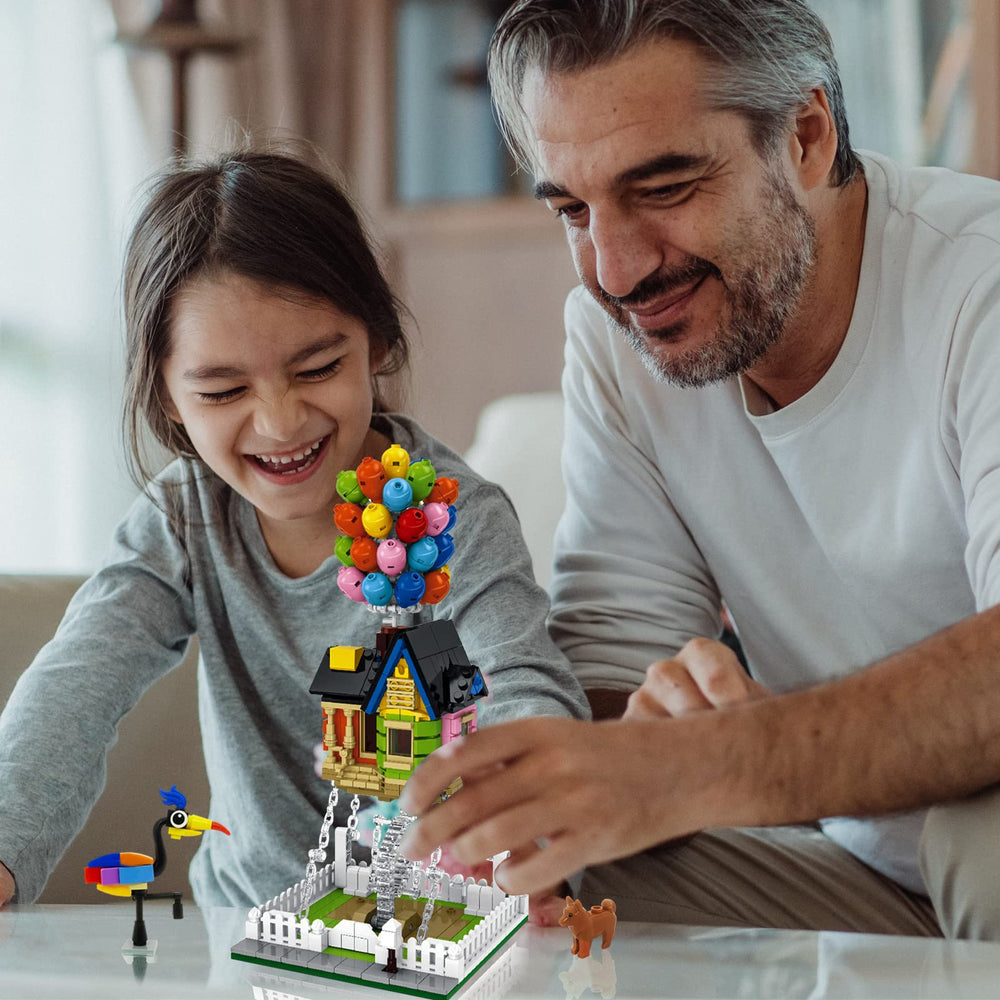 ENJBRICK Up Balloon House assembled model ready for display and imaginative storytelling.