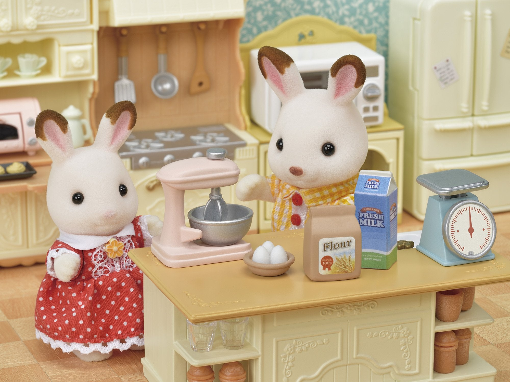 Epoch Sylvanian dish bowl and grill set supports imaginative meals