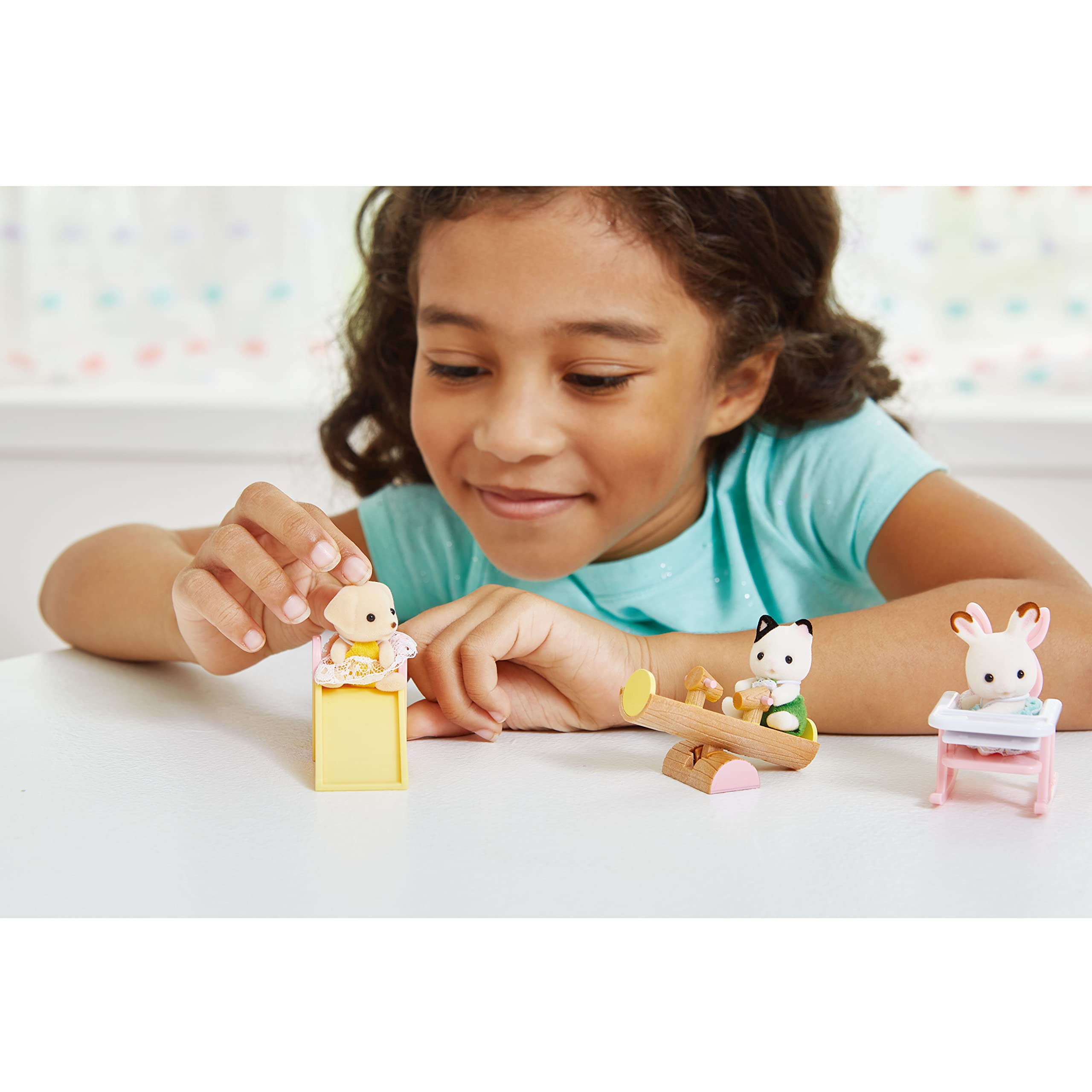 Epoch Sylvanian Families Baby House Slide B-39 close-up detail highlights smooth edges.