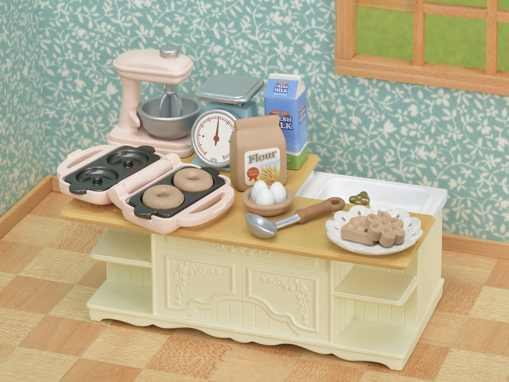 Epoch Sylvanian waffle top and bottom pieces showcase customizable dessert setups