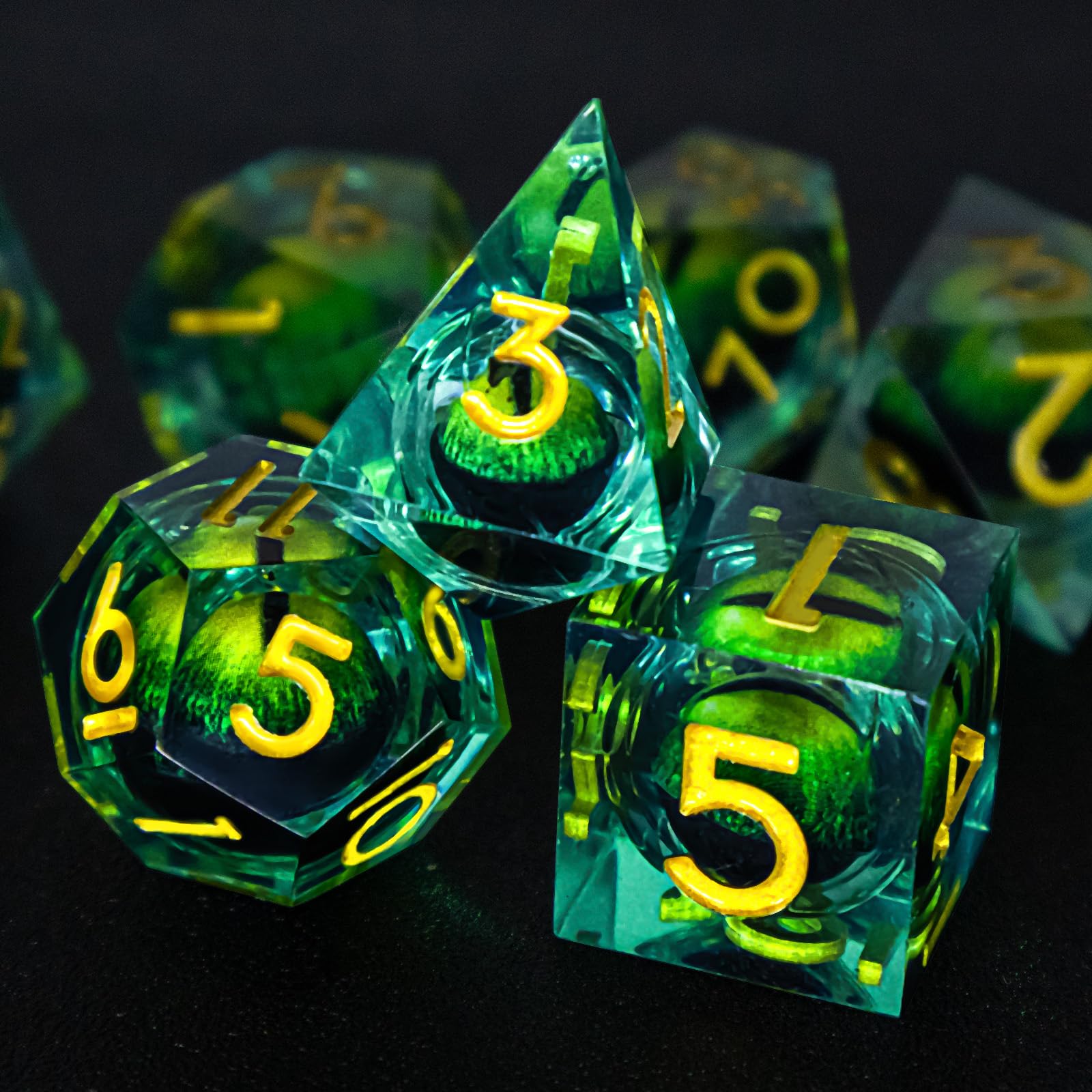 EZUO polyhedral dice box keeps dice organized for easy setup.