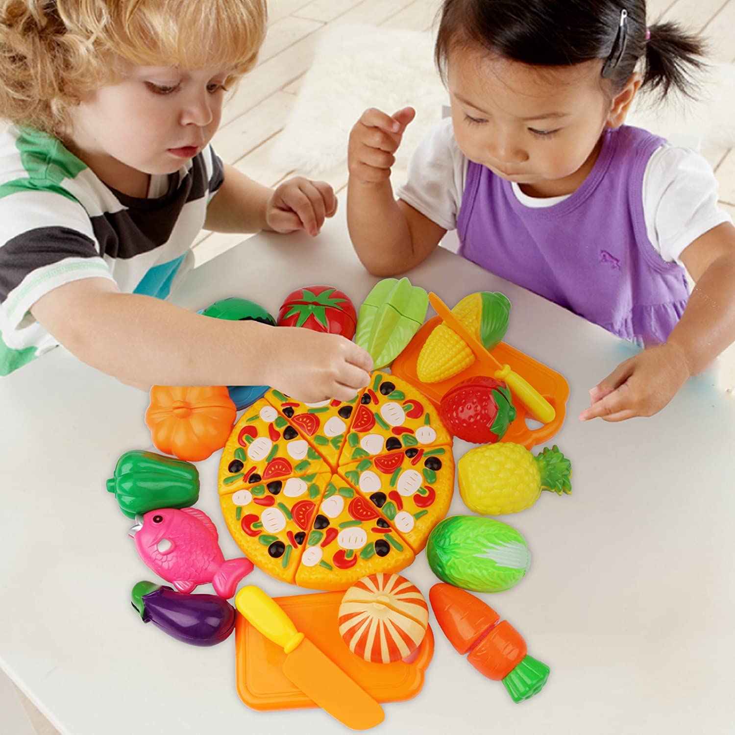 FEROXO Cutting Play Food Tomato supports vocabulary building during kitchen play.