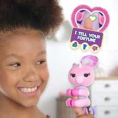 Fingerlings Mimi Pink LED-heart reveals fortune and mood at a glance.