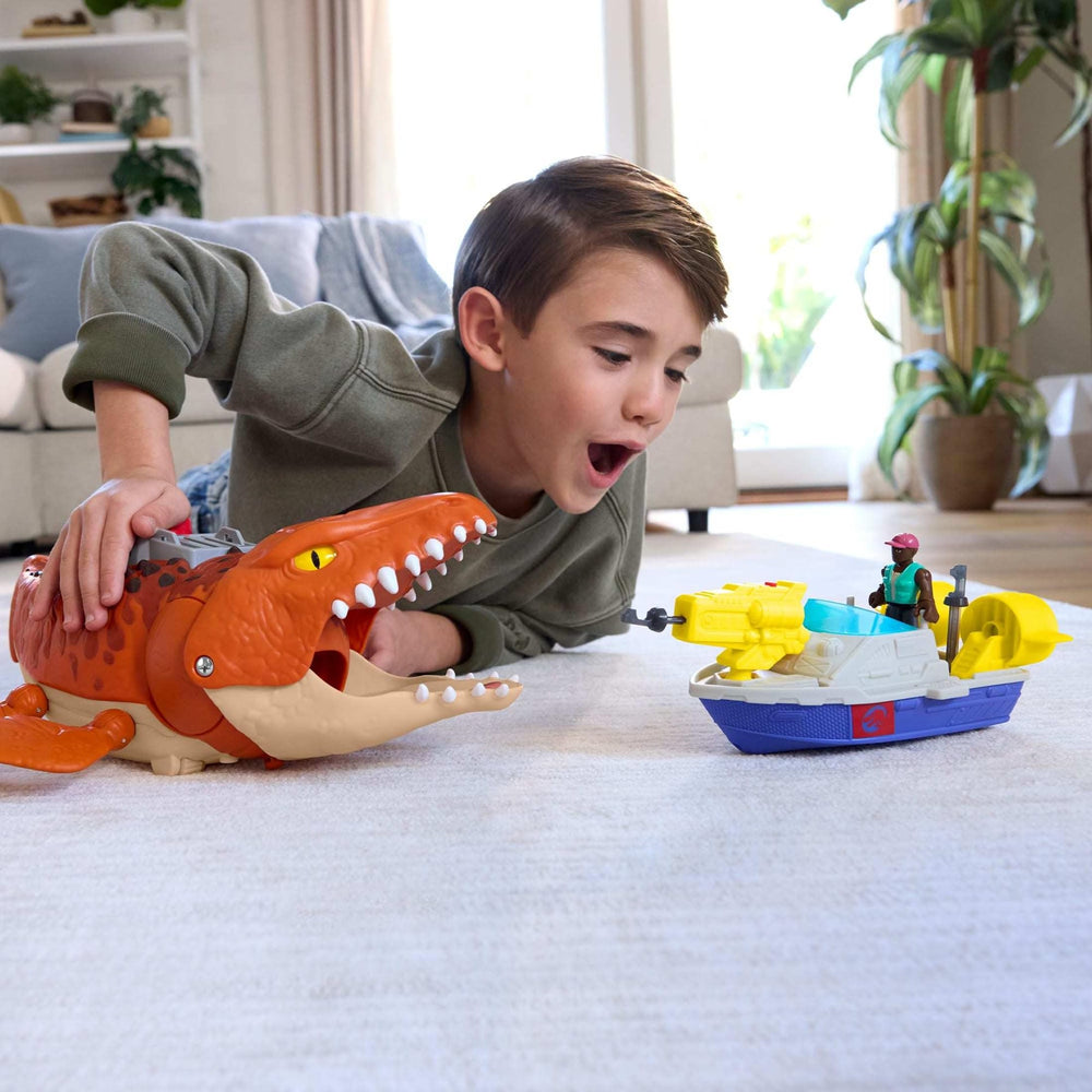 Fisher-Price Imaginext Aquachomp Mosasaurus roar sounds enhance storytelling.