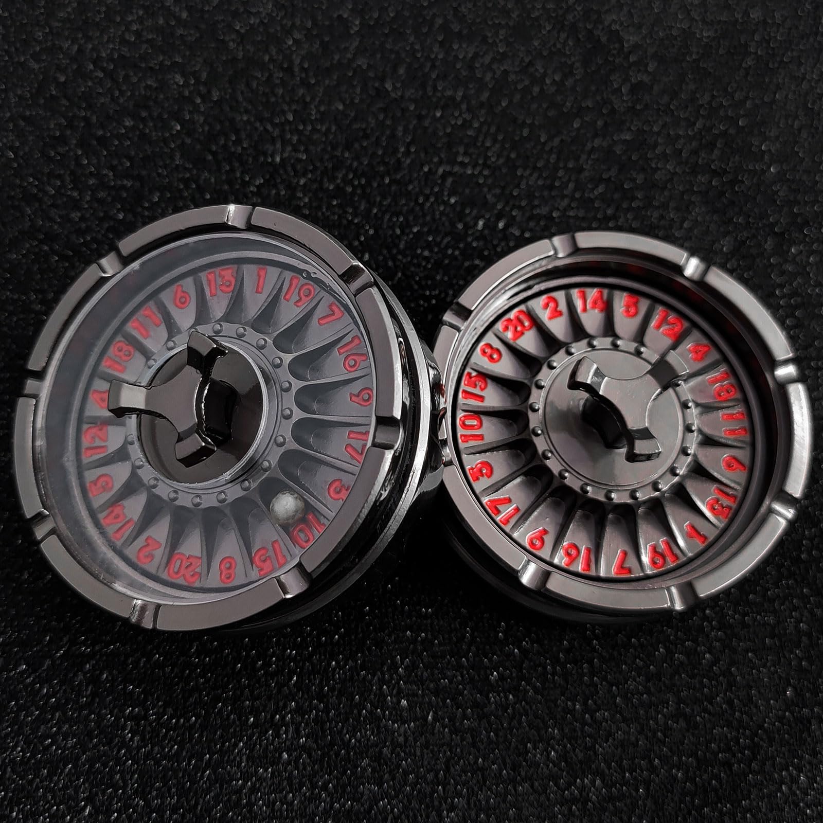 FLUEFOWL metal-dice set with D20 visible on the faces, durable for long sessions.