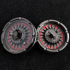 FLUEFOWL metal-dice set with D20 visible on the faces, durable for long sessions.