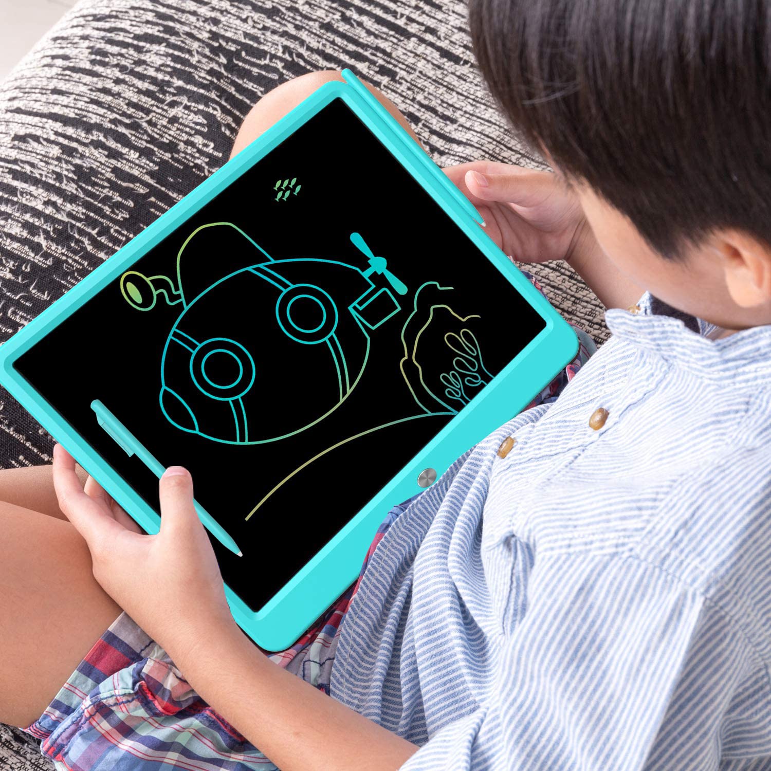 FLUESTON stylus on the tablet enabling mess-free creativity