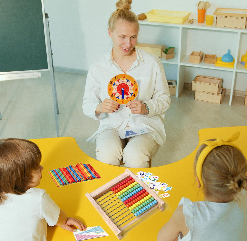Flzoaveus learning clock with movable hands teaches time concepts.