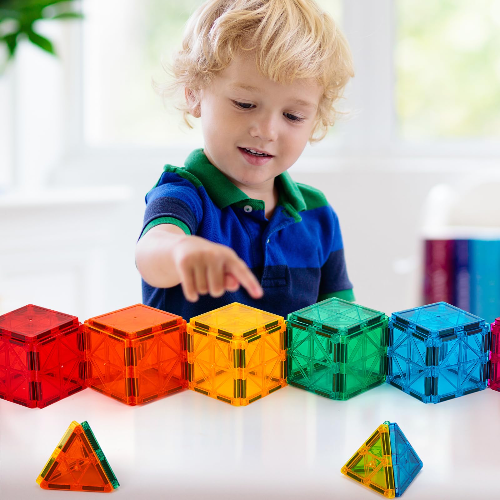 FNJO magnetic tiles enable quick 3D structures through easy snap connections.