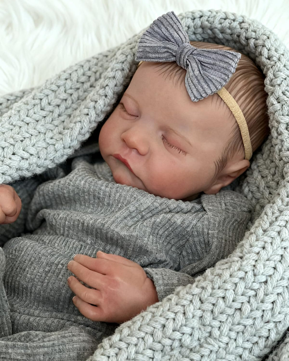 FOCKOF Realistic Reborn Baby Doll 18inch poseable limbs enable versatile play.