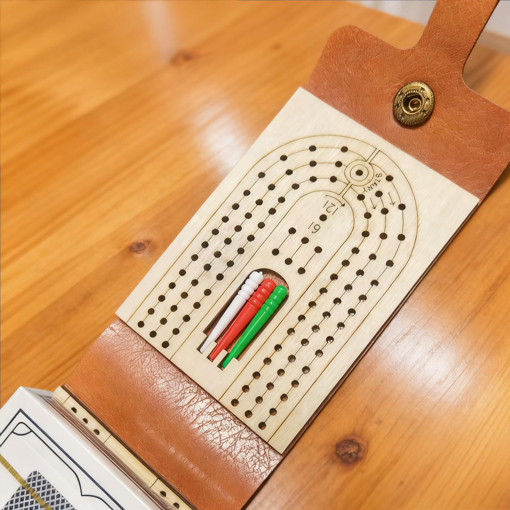 Foleto built-in cards storage area keeps game essentials organized.