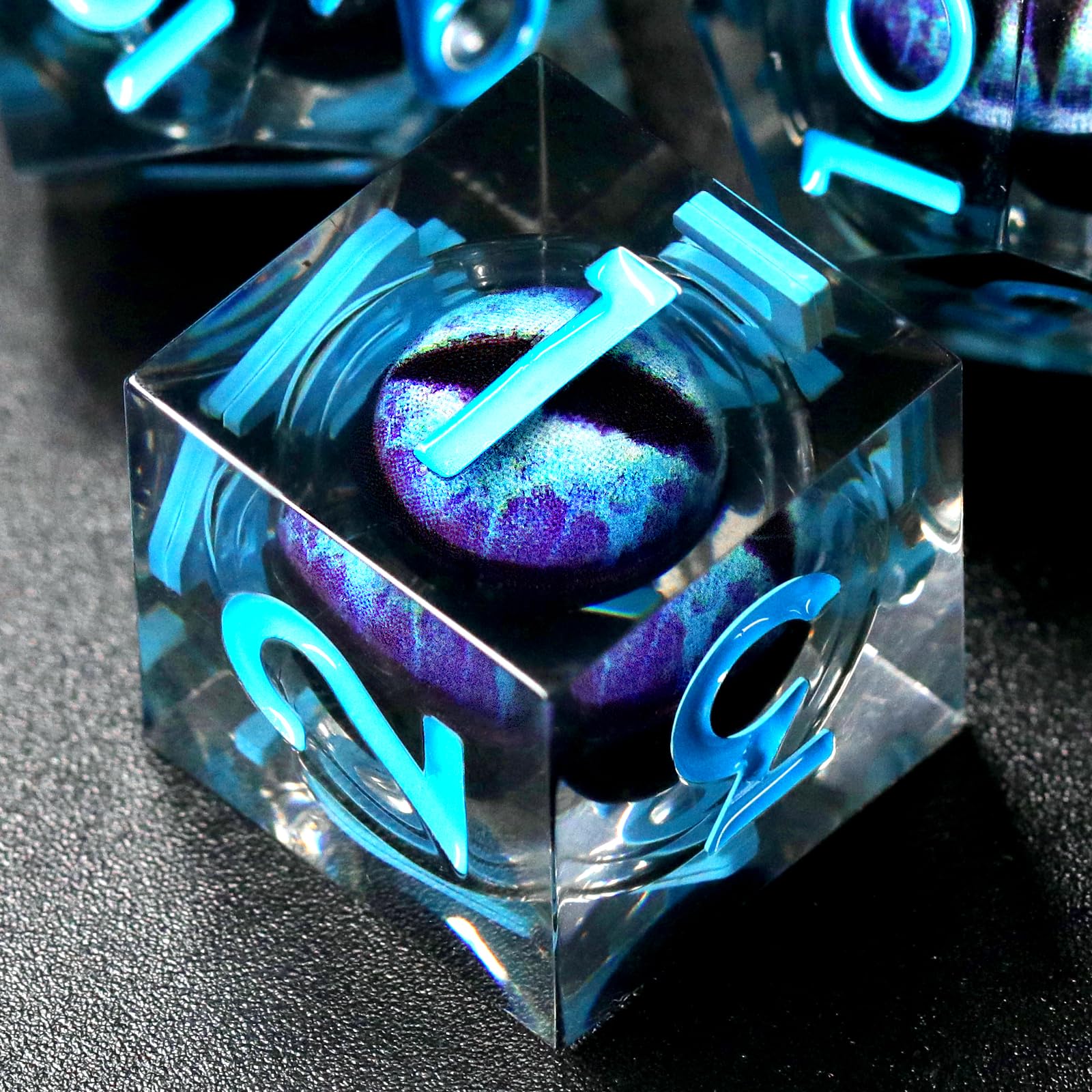FONVGOGO Dragon Eye Dice with liquid core D4 enhances table presence during RPG sessions.