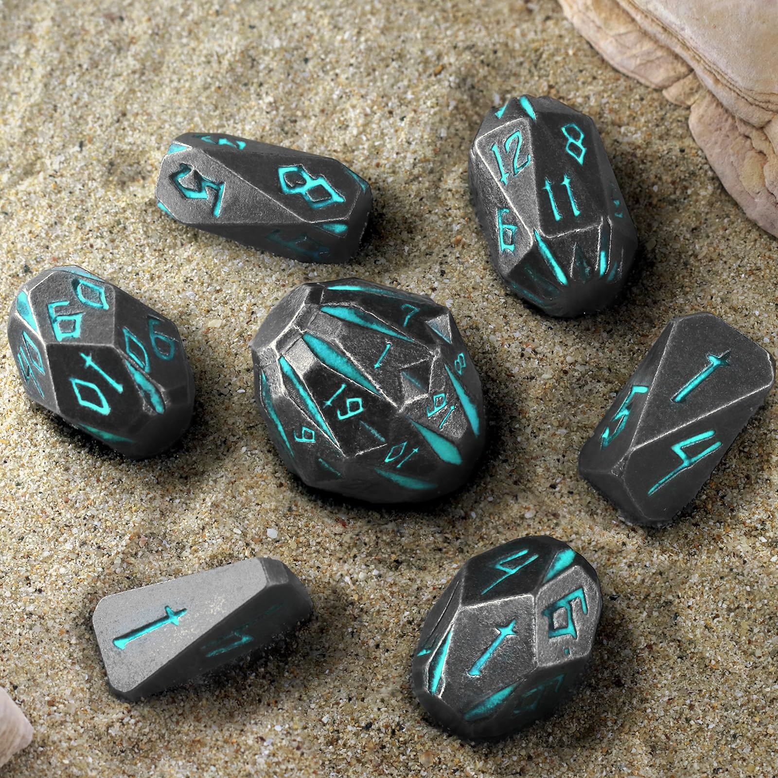 FONVGOGO metal dice close-up highlighting weight and craftsmanship for collectors.