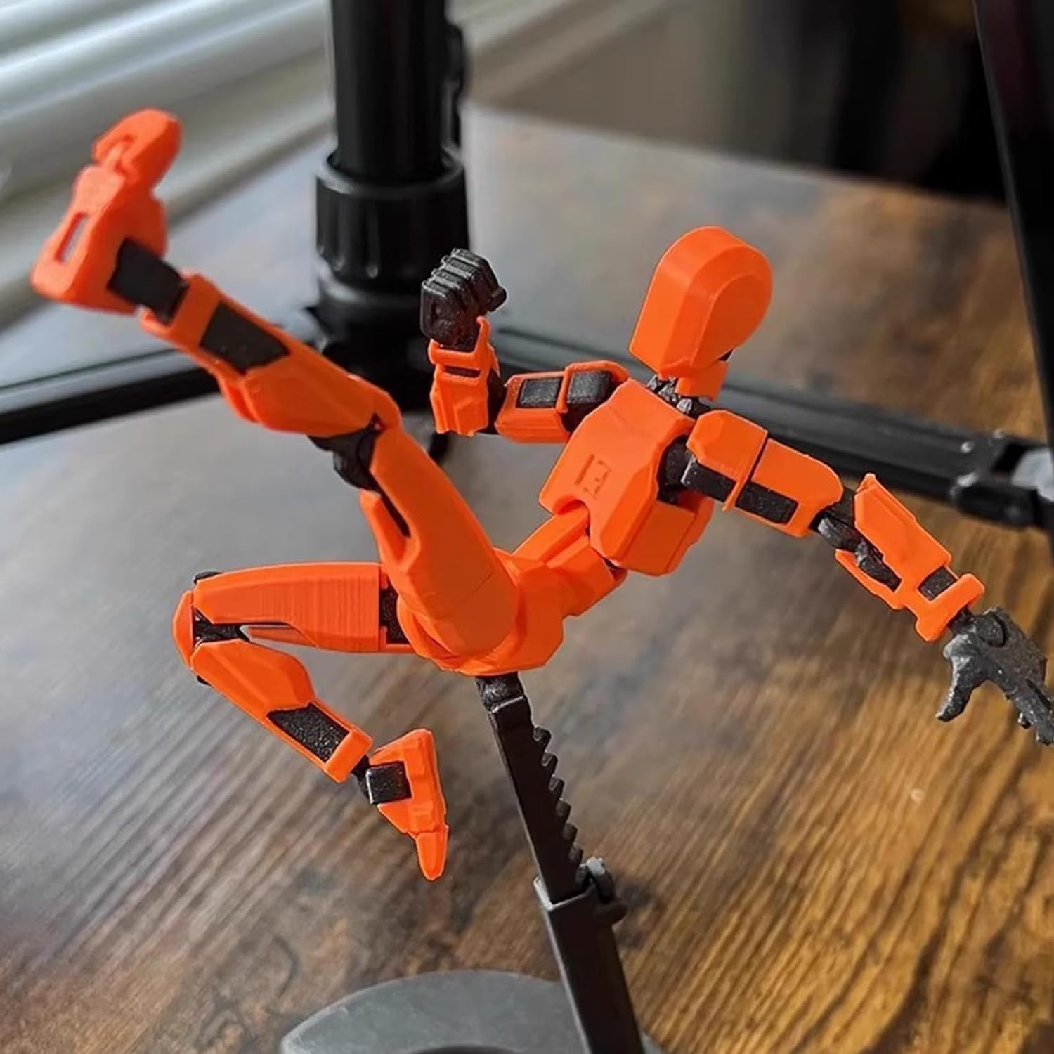 FoxVilla T13 accessories with interchangeable hands and weapons for varied poses.