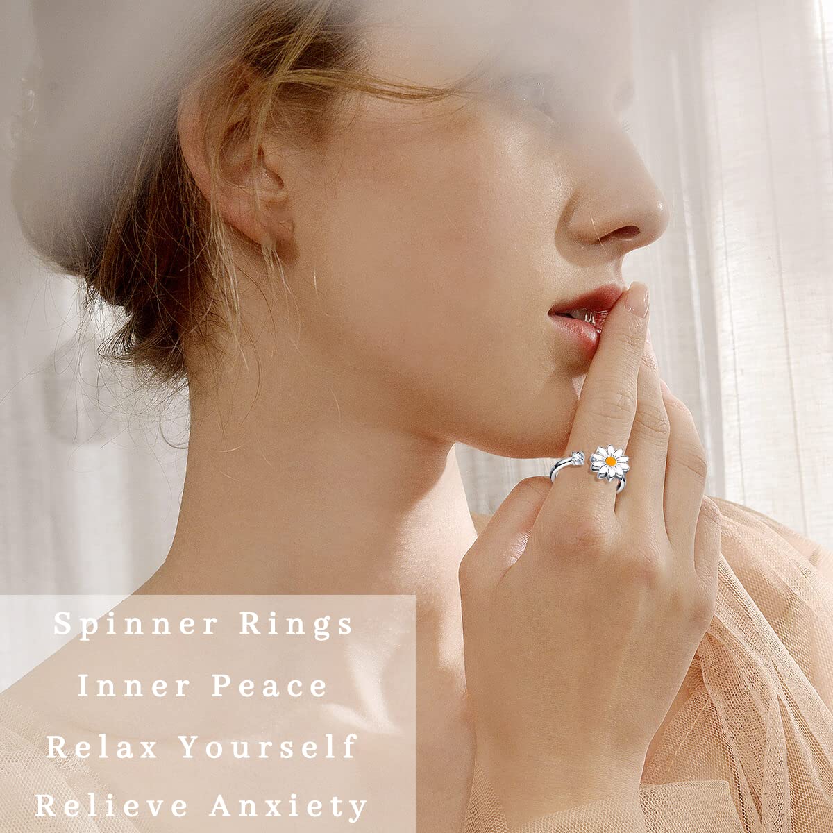 FUNEIA moon and star ring for relaxing, pocket-ready fidget.