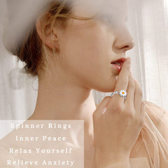 FUNEIA moon and star ring for relaxing, pocket-ready fidget.