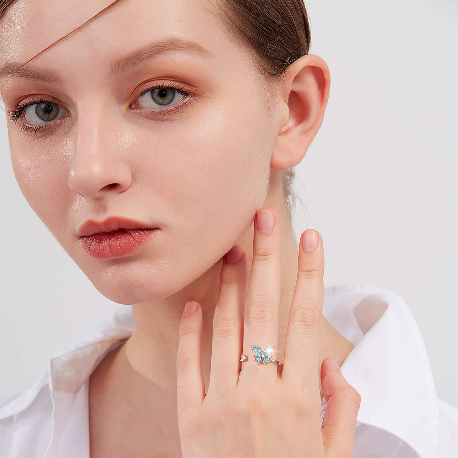 FUNEIA open-style ring offering adjustable fit and smooth spin.