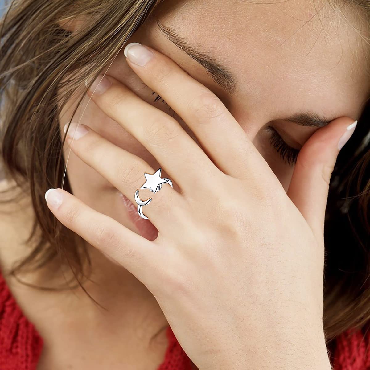 FUNEIA sunflower ring with CZ stones for a bright, spin-friendly accessory.