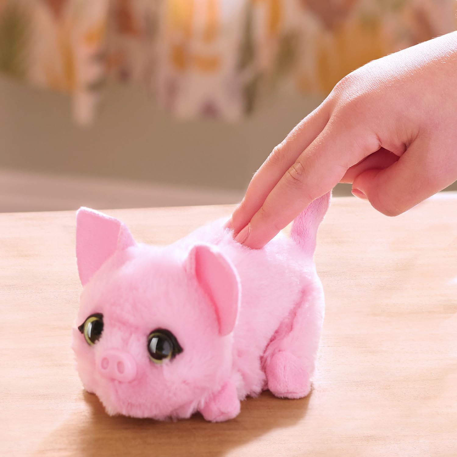 furReal piglet tail-wag detail capturing motion and interactive response