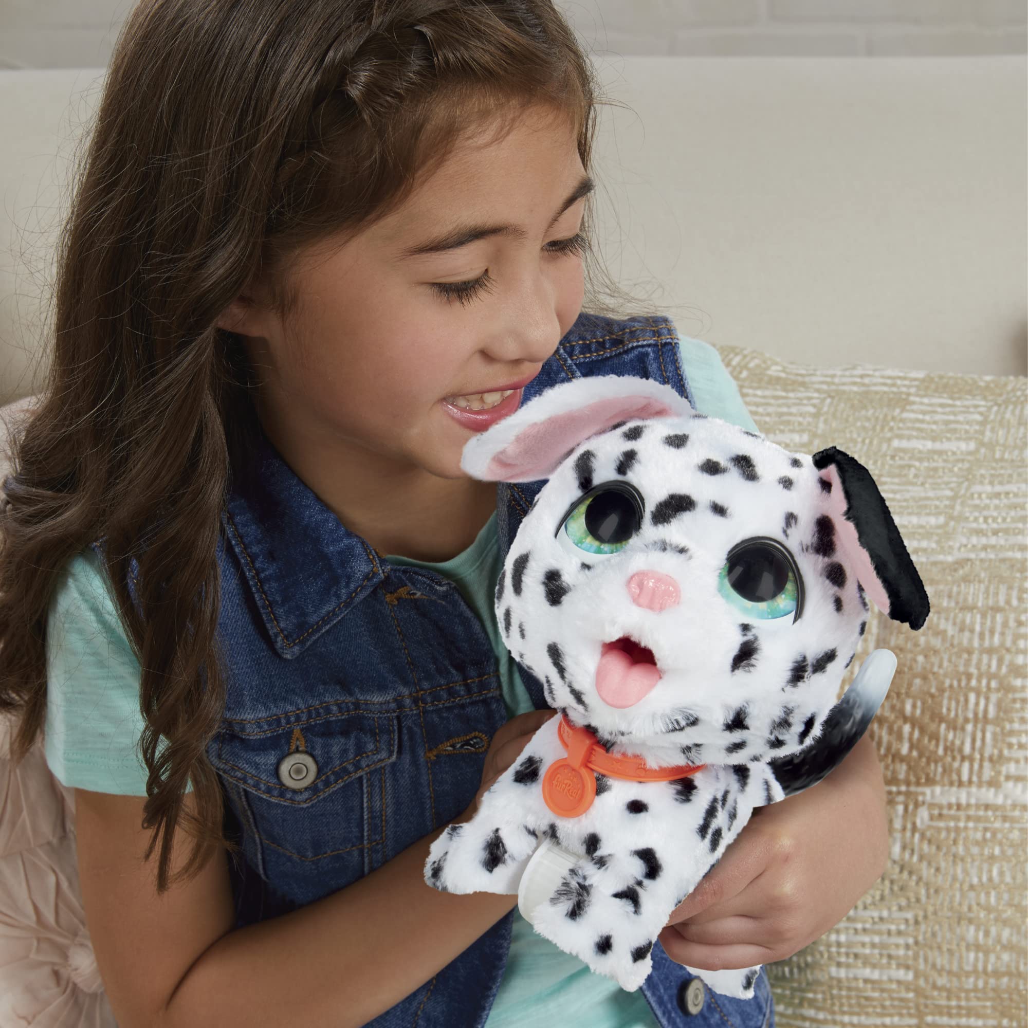 FurReal Poopalots Big Wags Dalmatian multicolor design appeals to kids.