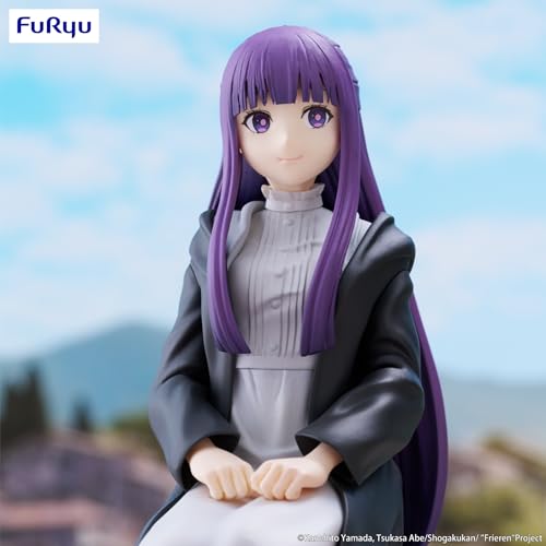 Furyu Frieren Fern figure on base with stand for stable shelf display