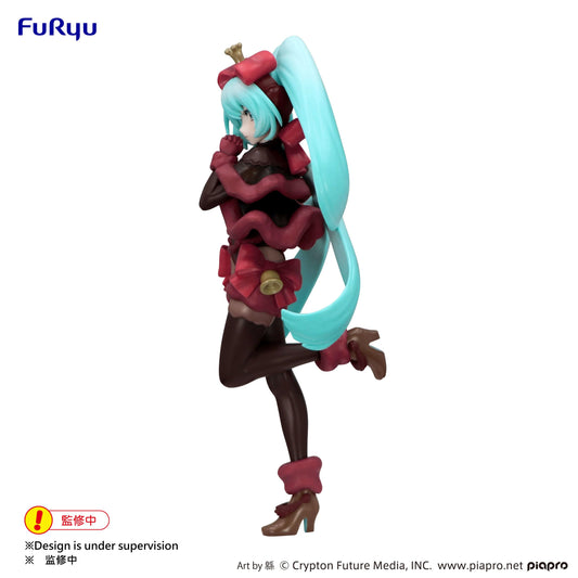 Furyu Hatsune Miku SweetSweets Noel Raspberry PVC Figure side profile shows color and pose.