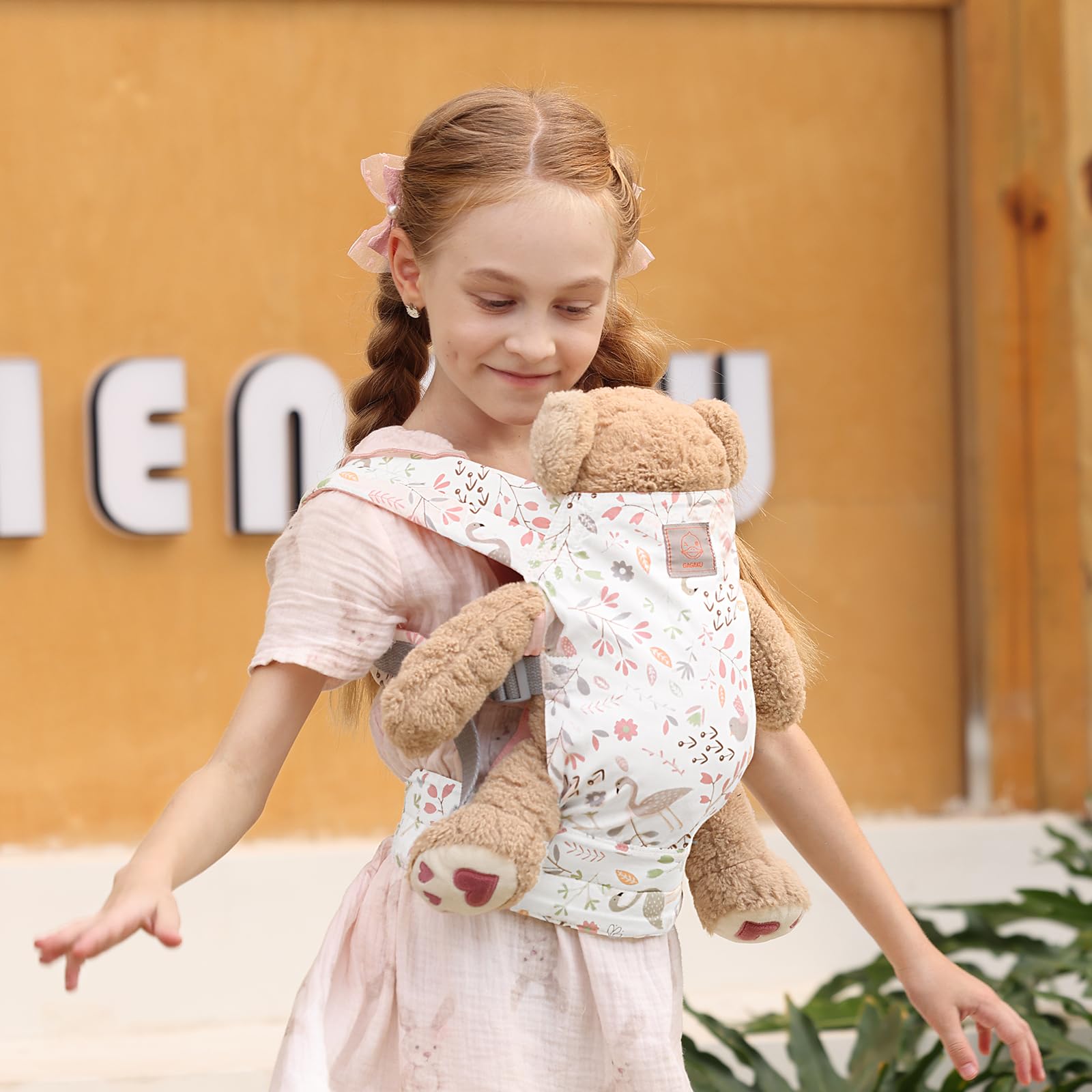 GAGAKU Baby Doll Carrier center release buckle enables easy opening for little hands.