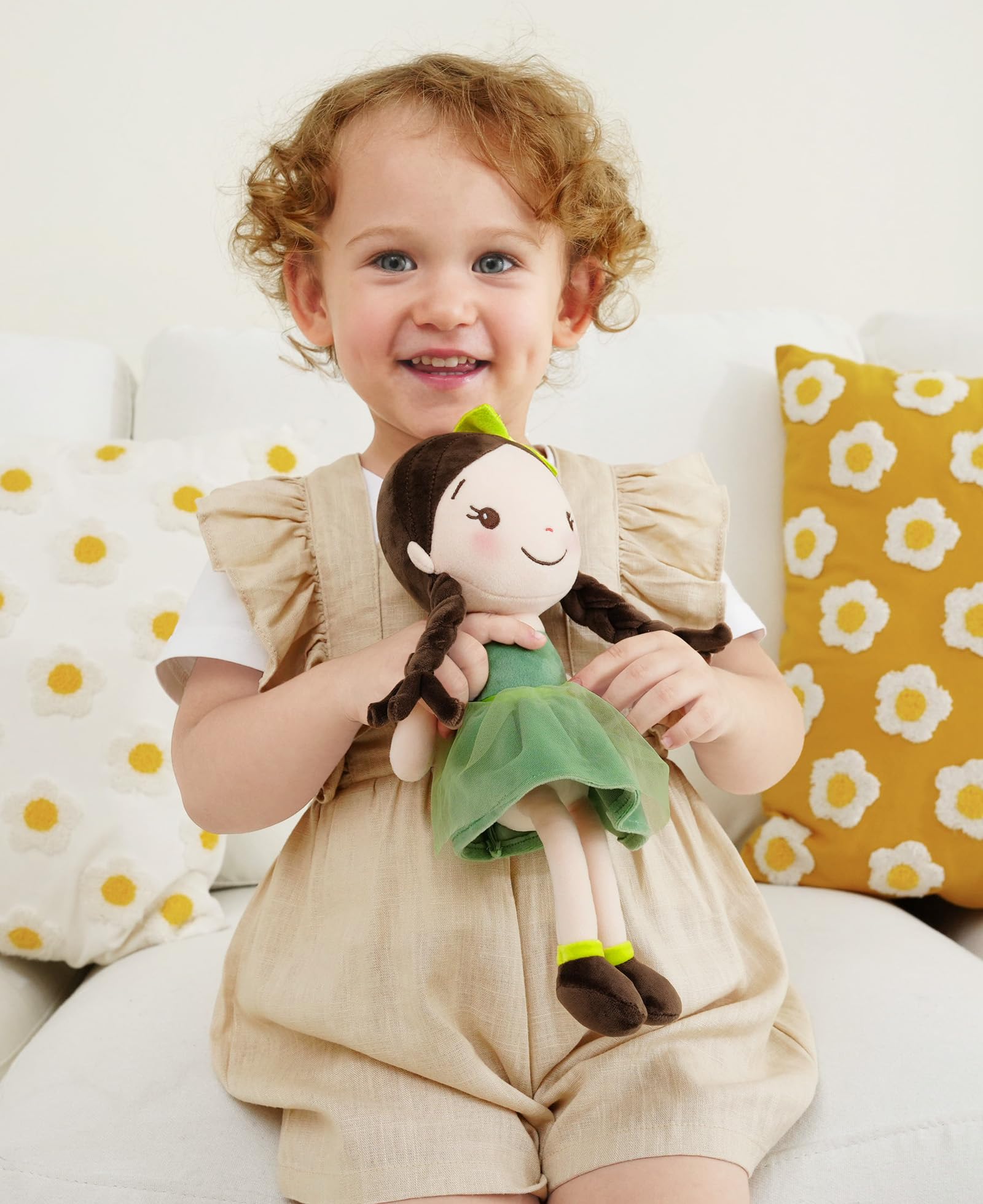 GAGAKU machine-washable fabric keeps the doll clean after adventures