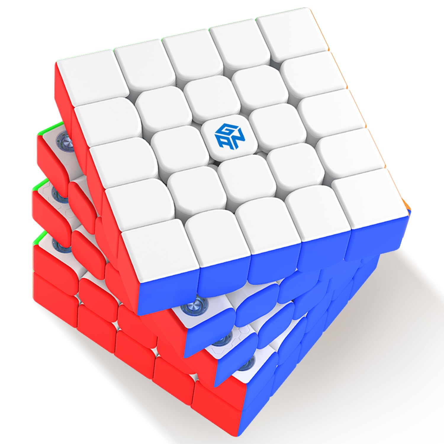 GAN 562 M cube demonstrates omnidirectional core positioning for smooth turns