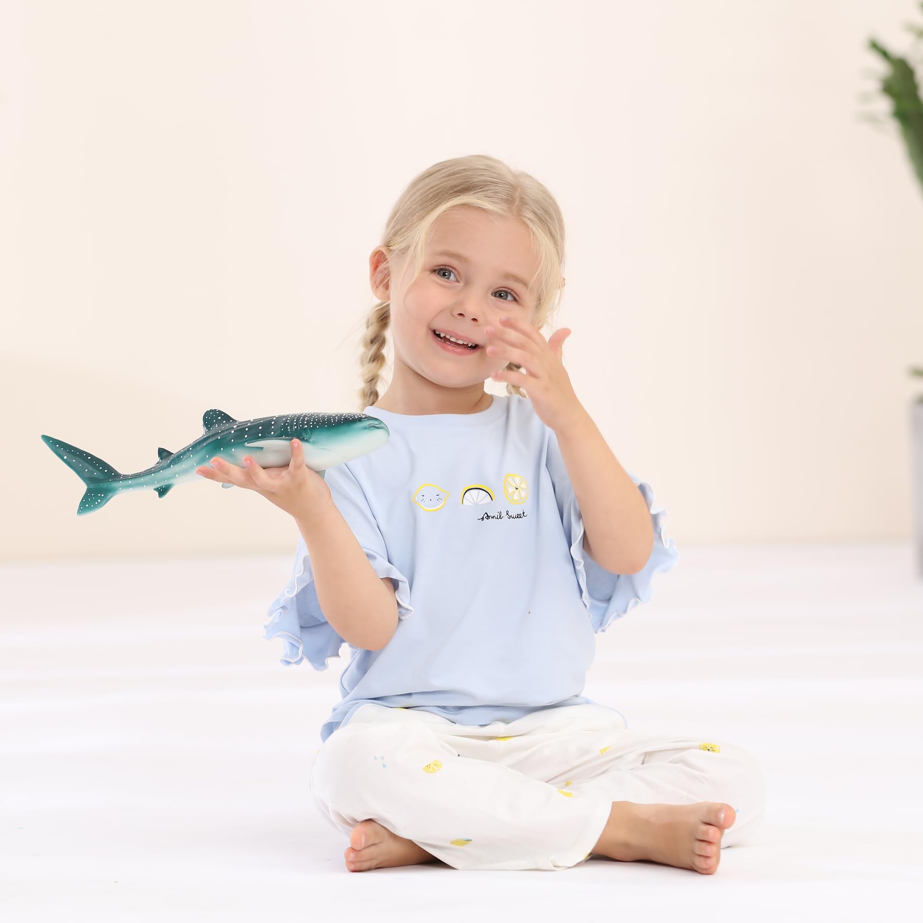 Gemini&Genius ocean life figures pack enhances playtime and classroom display.