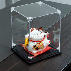 Gemutlich clear display showcases Lego helmet while guarding against dust and fingerprints.