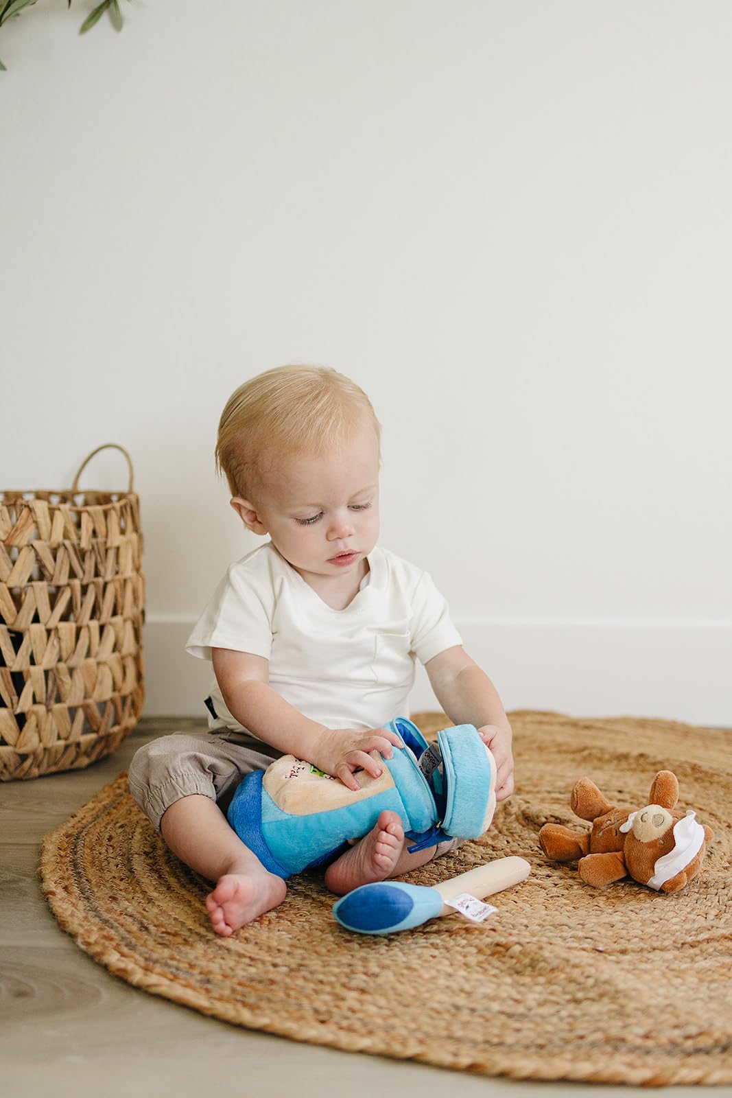 Genius Baby Toys golf tee ideal for grabbing and stacking practice