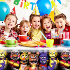 Outdoor use example: GeRRiT FNaF tablecloth at a sunny picnic.