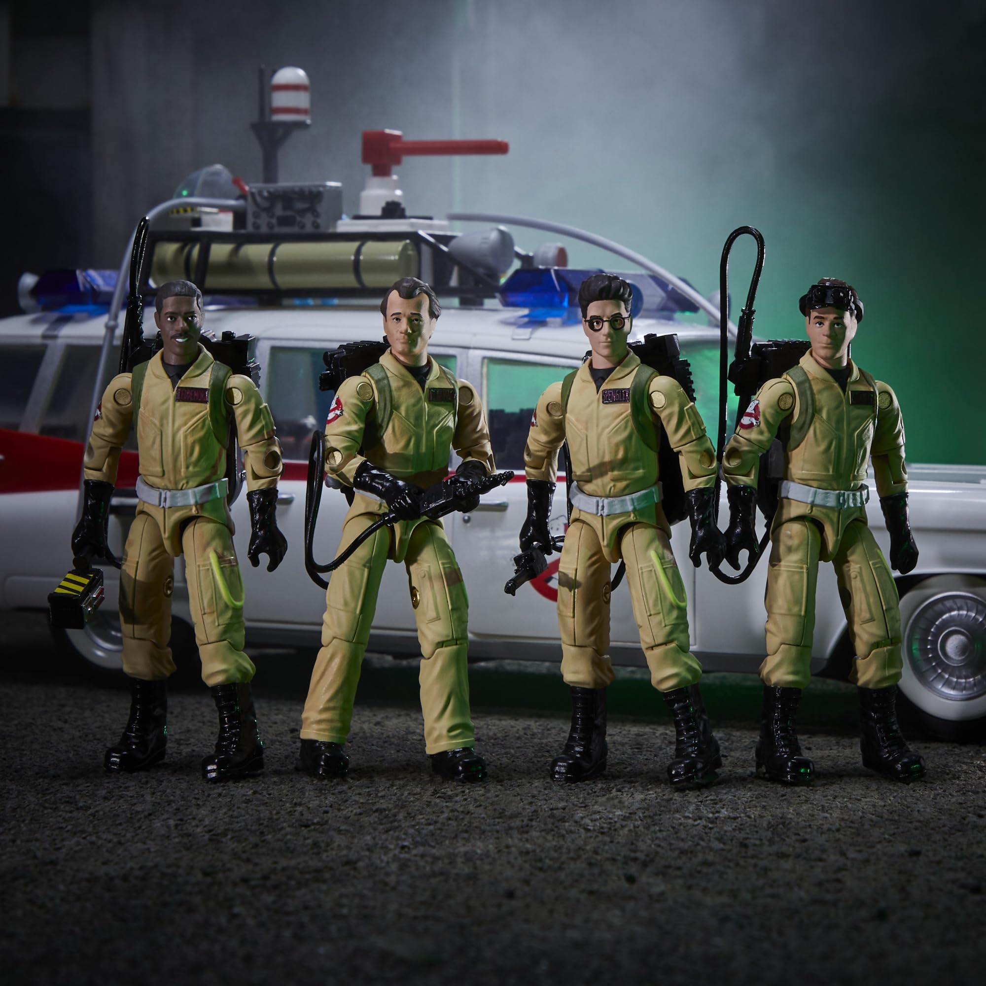 Ghostbusters Ghost Trap accessory for action-packed scenes.