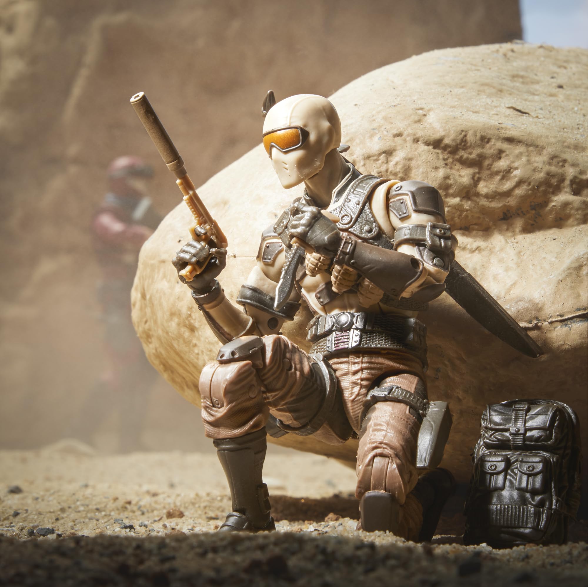 G.I. Joe Desert Commando Snake Eyes dual swords ready for combat scenes.