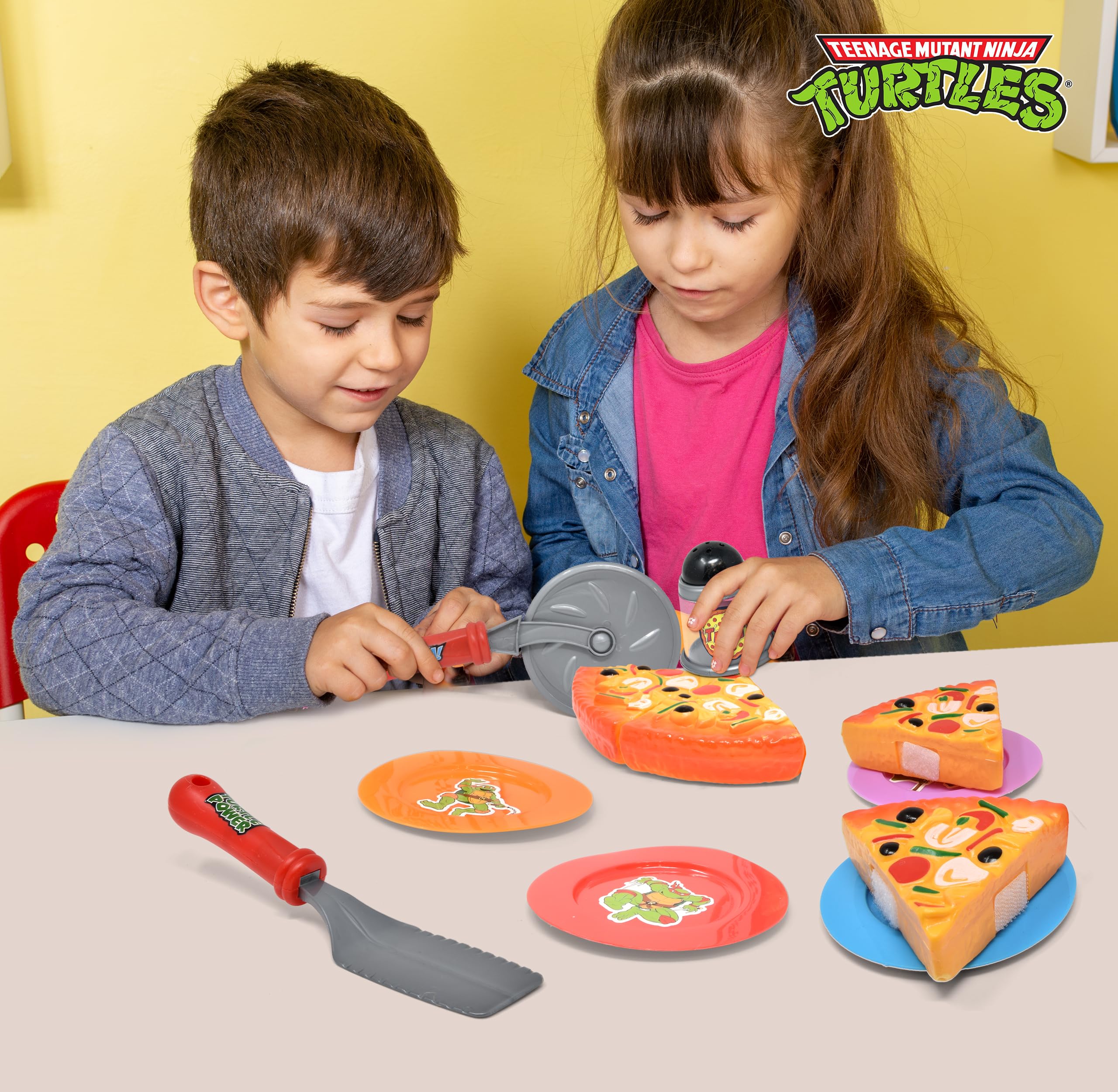 Gift Boutique pizza party playset plates for serving during pretend meals