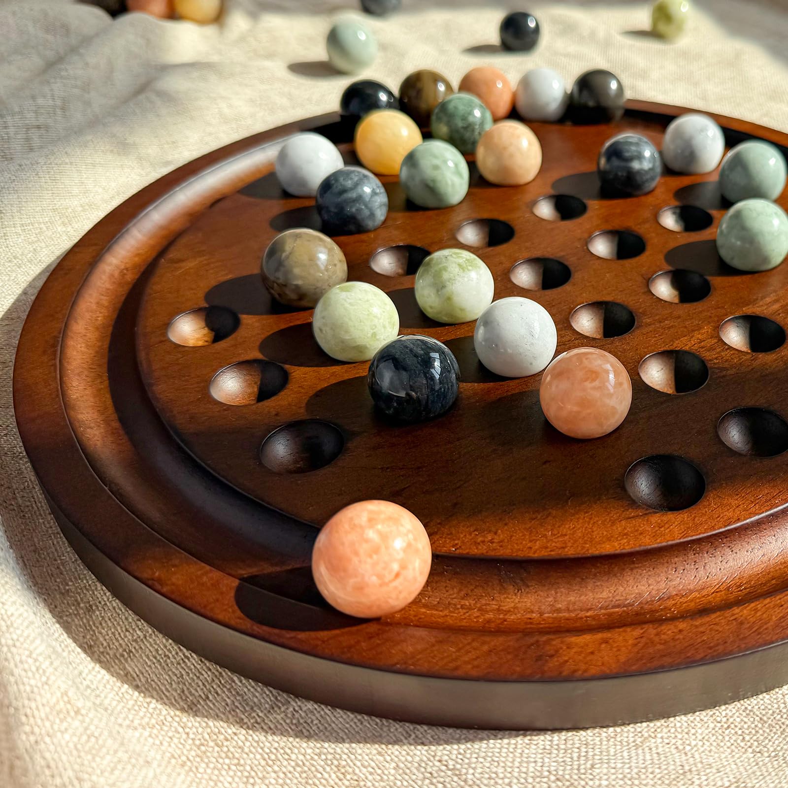Giftqulo Solitaire on a coffee table or desk adds an elegant focal point.