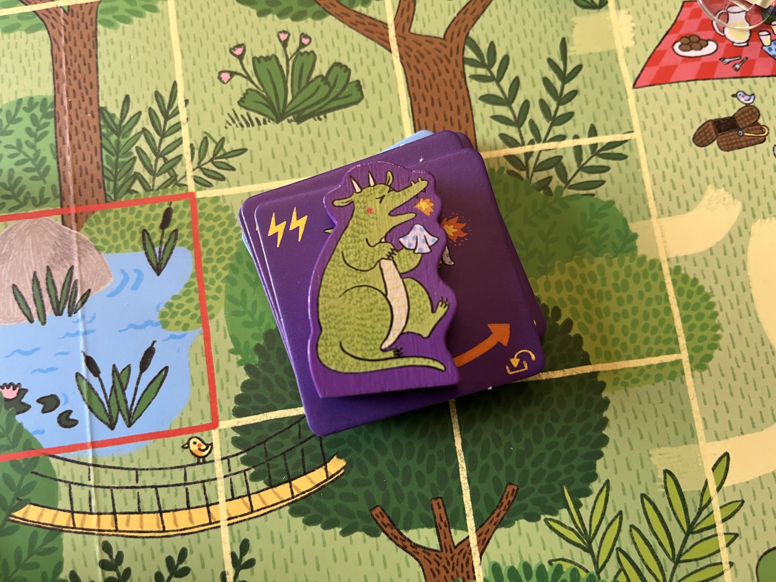 GIGAMIC Mr. Postmouse’s Picnic compact box keeps play tidy.