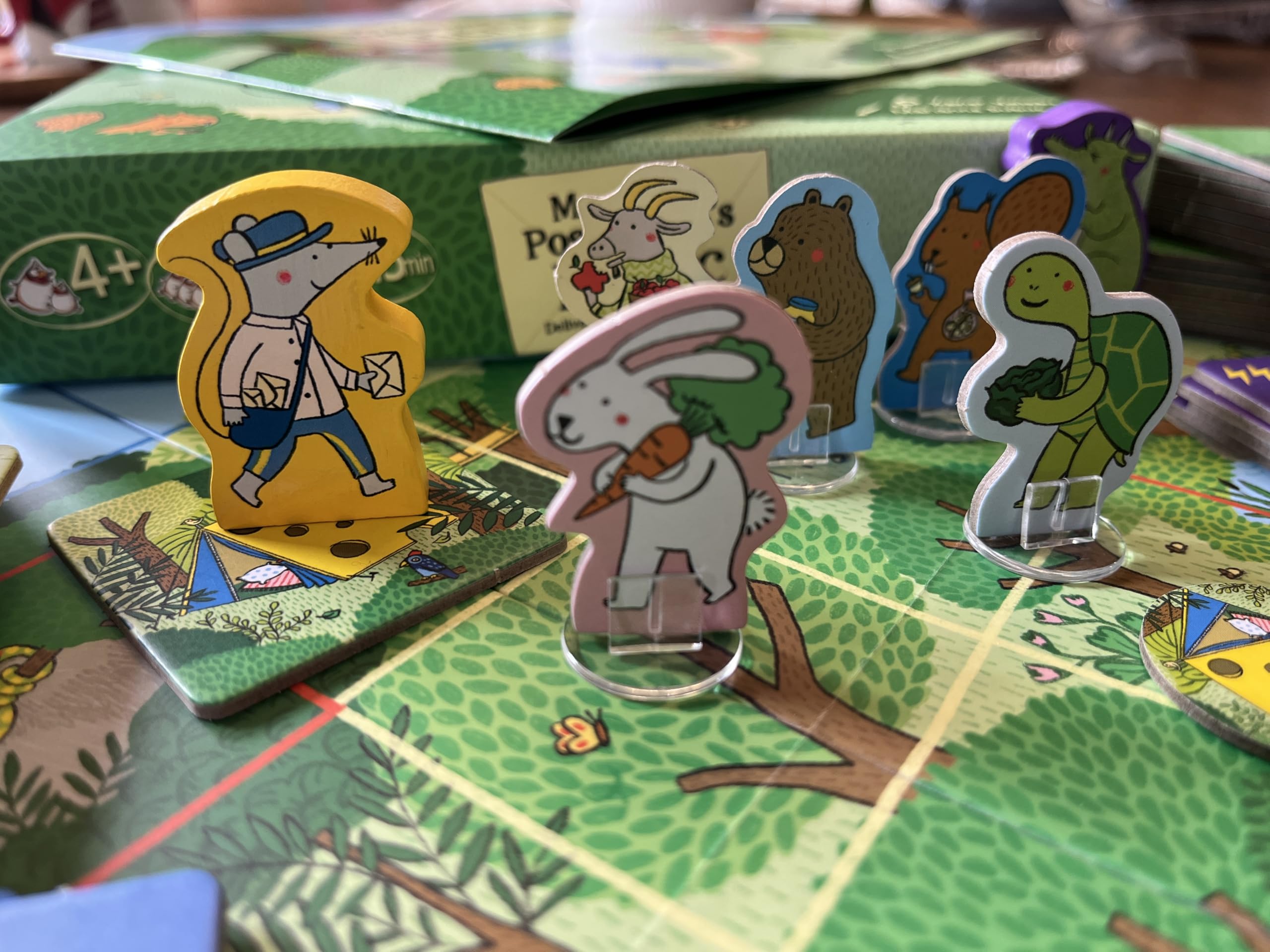 GIGAMIC Mr. Postmouse’s Picnic invitation cards charm kids during play.