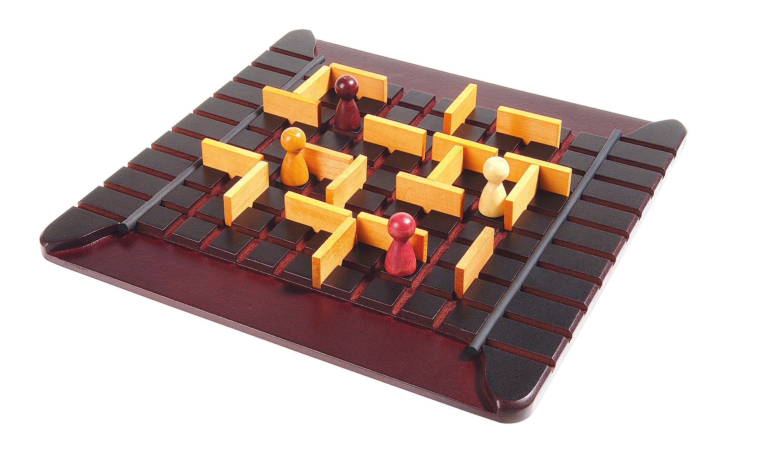 Gigamic Quoridor close-up on wooden pieces showcasing craftsmanship