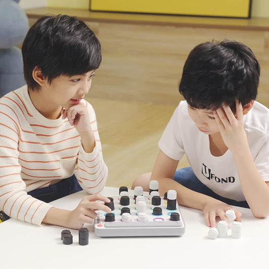 GiiKER Smart Four AI-opponent on the board for escalating, engaging challenges.