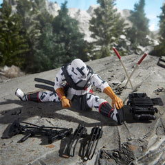G.I. Joe Storm Shadow claws enable versatile display setups.