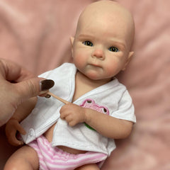 Gileutay soft silicone body provides realistic weight and touch for snug holds.