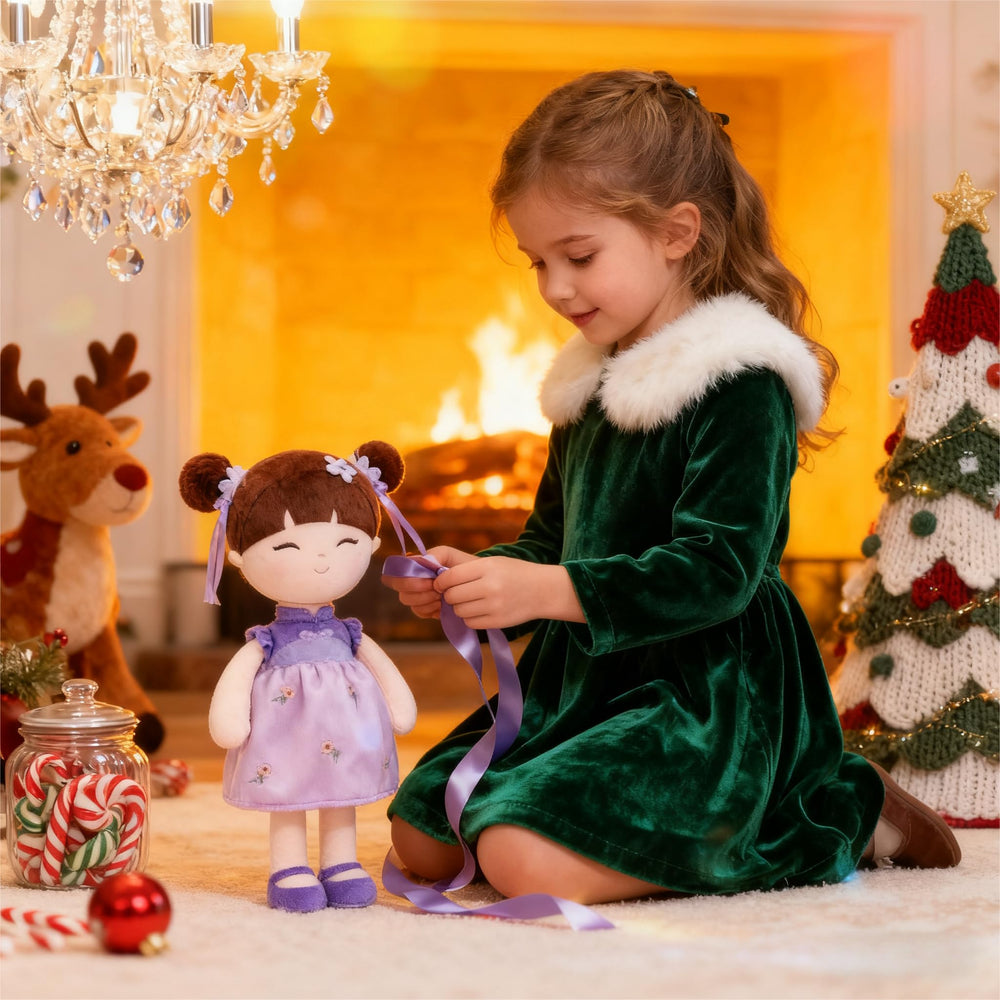 Gloveleya 16-inch doll portable for school and trips.