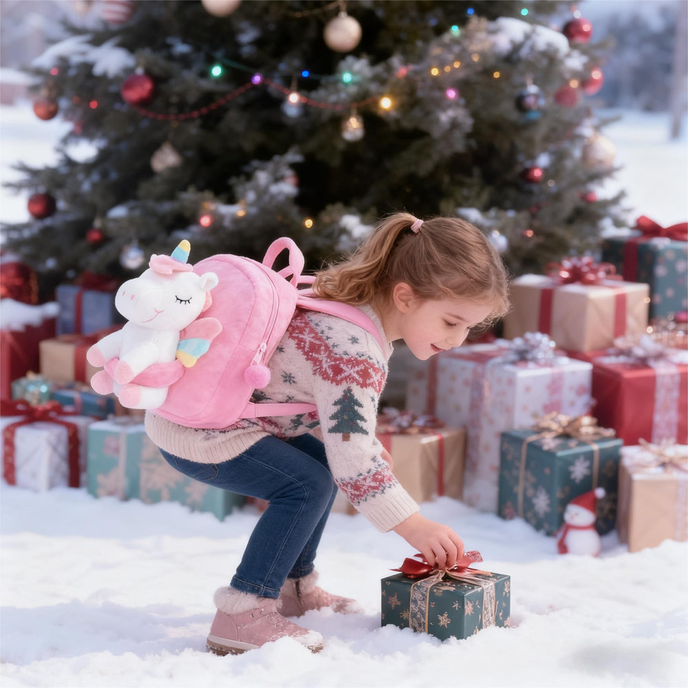 Gloveleya easy zipper closure makes packing quick for little explorers.