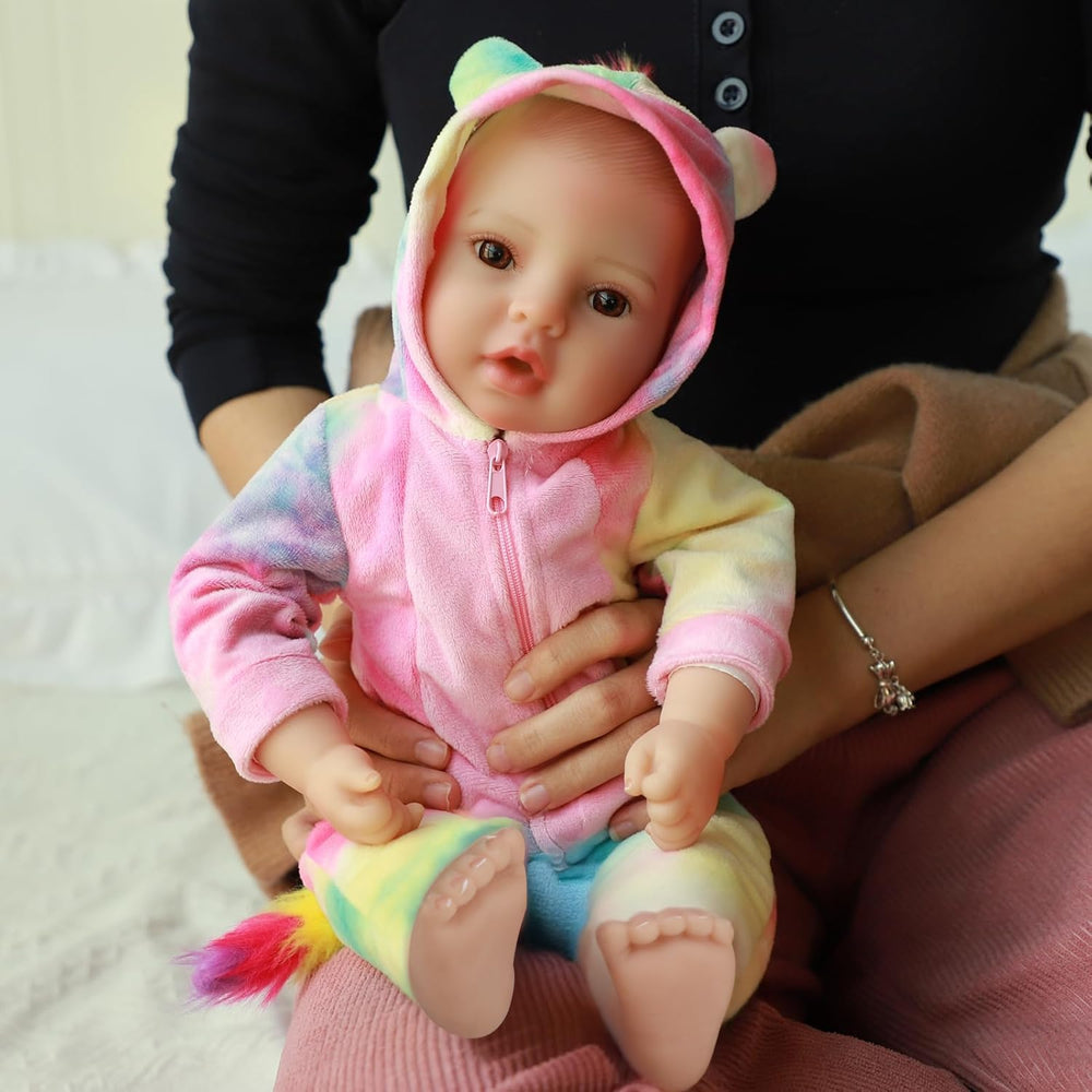 GOAROY diaper-bib set supports mess-free feeding and dressing.