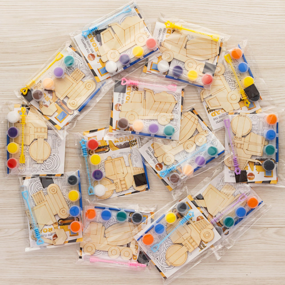 GOGREENWOVEN bubble wands tray for vibrant outdoor party fun.