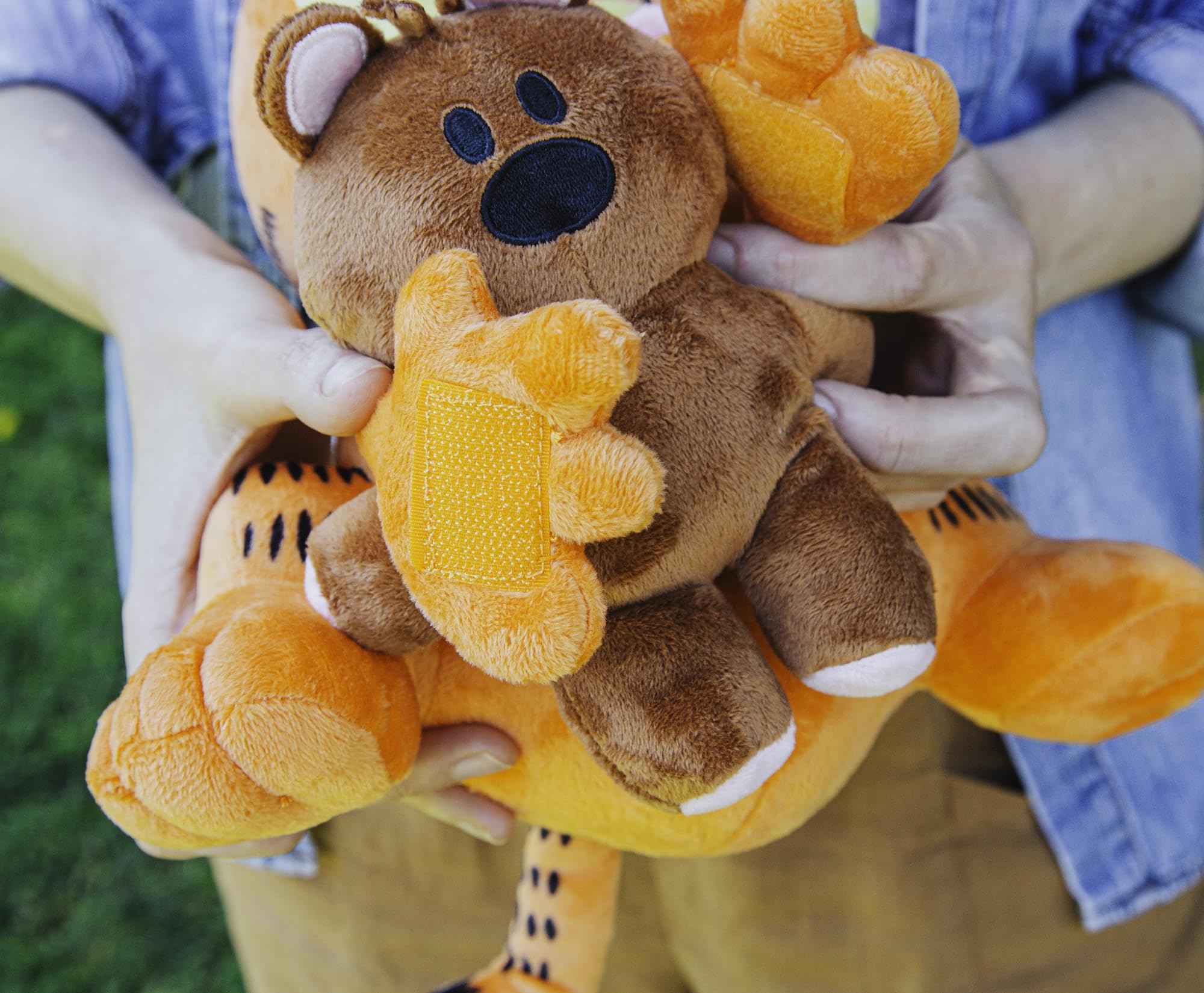 Golden Bell Garfield and Pooky nap-time buddy for kids and fans.